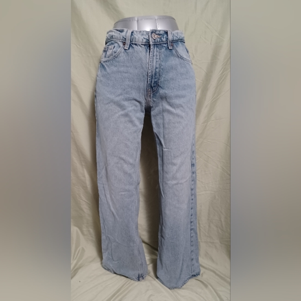 Zara Women's Baggy Wide Leg Denim Jeans in Old School Light Blue Wash Faded